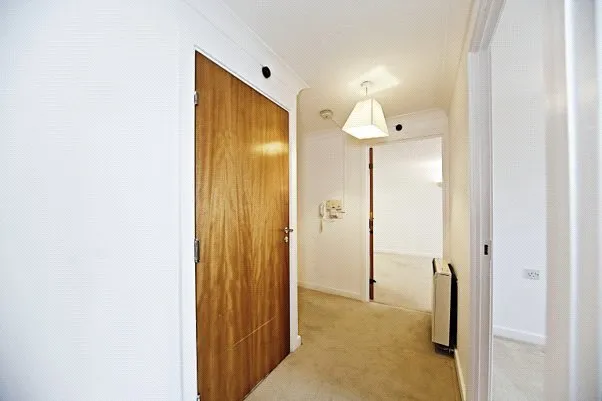 Brighton Road, South Croydon, CR2, photo 12