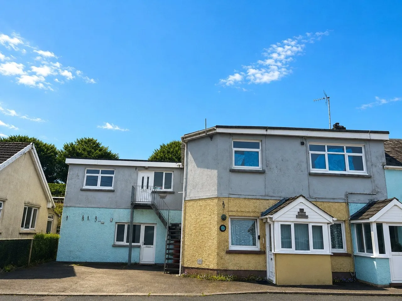 3 bed flat for sale, Station Road, Kilgetty, SA68