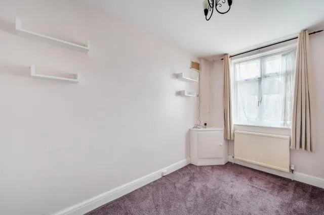Green Lane, Sunbury-On-Thames, TW16, photo 7
