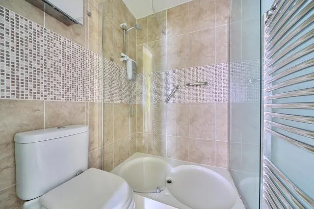 Green Lane, Sunbury-On-Thames, TW16, photo 8
