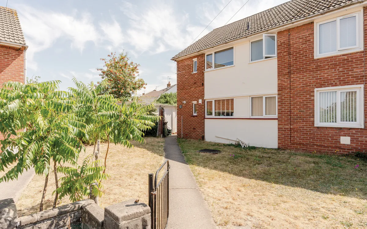 2 bed flat for sale, Boscombe Crescent, Downend, BS16