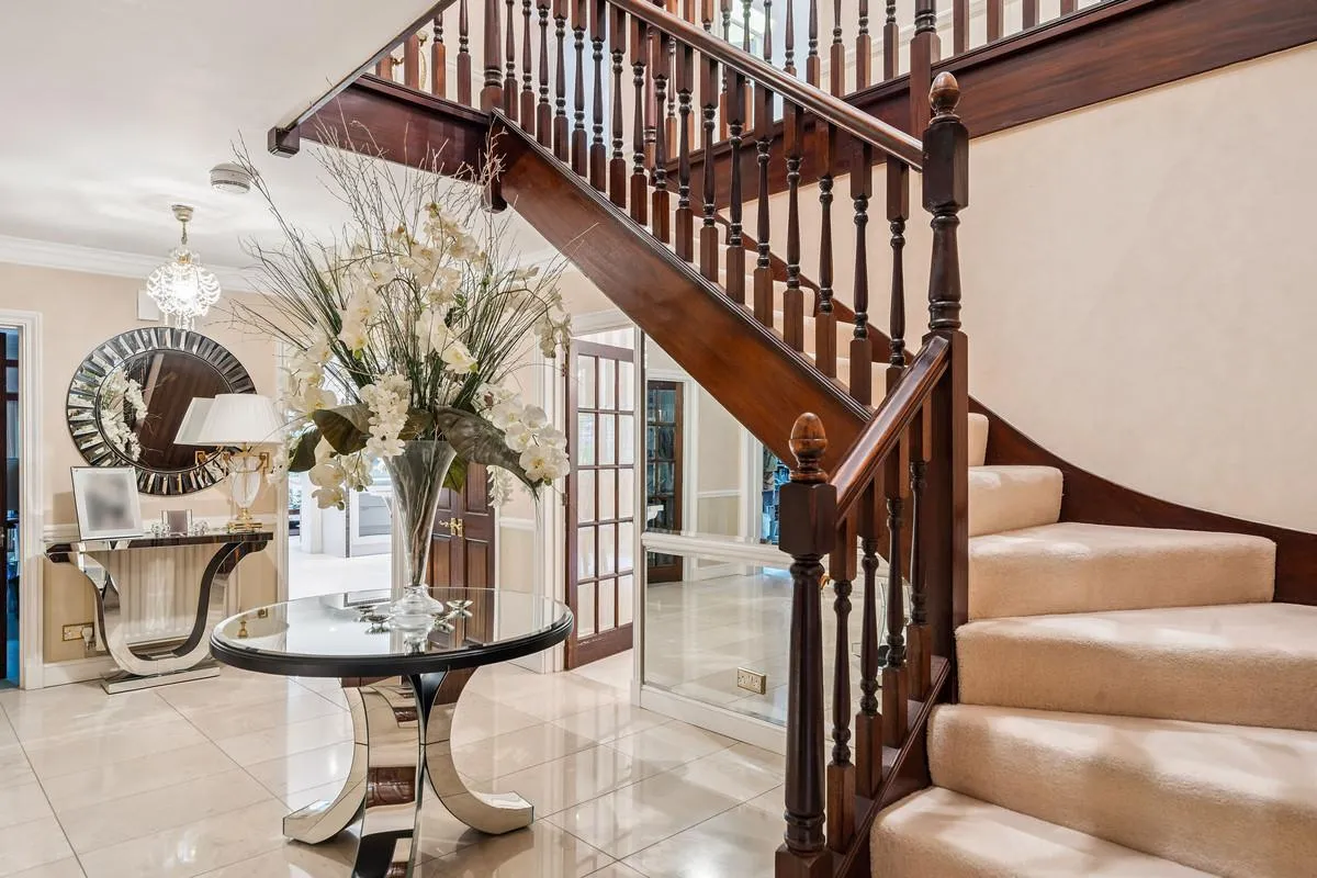 Fairoak Lane, Oxshott, KT22, photo 23
