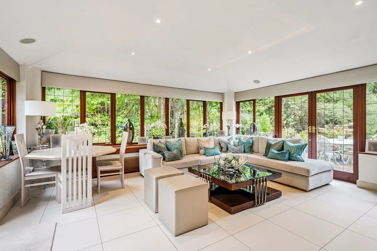 Fairoak Lane, Oxshott, KT22, photo 19