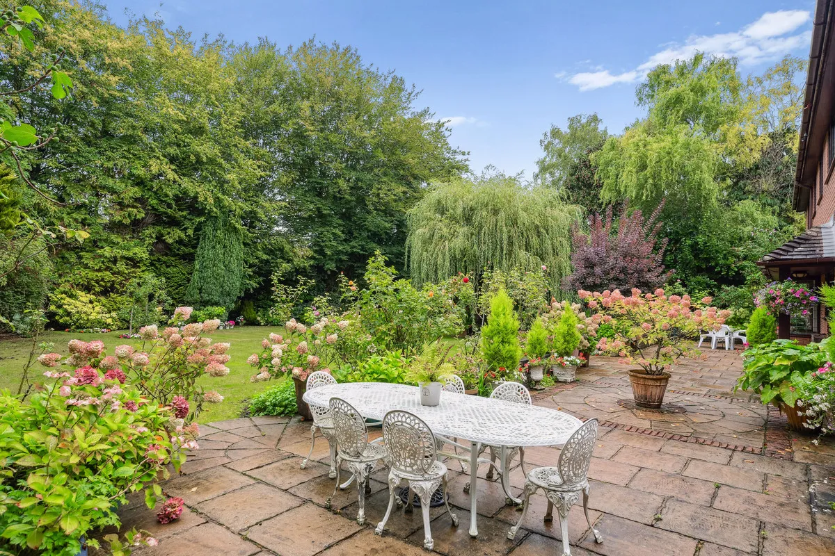 Fairoak Lane, Oxshott, KT22, photo 21