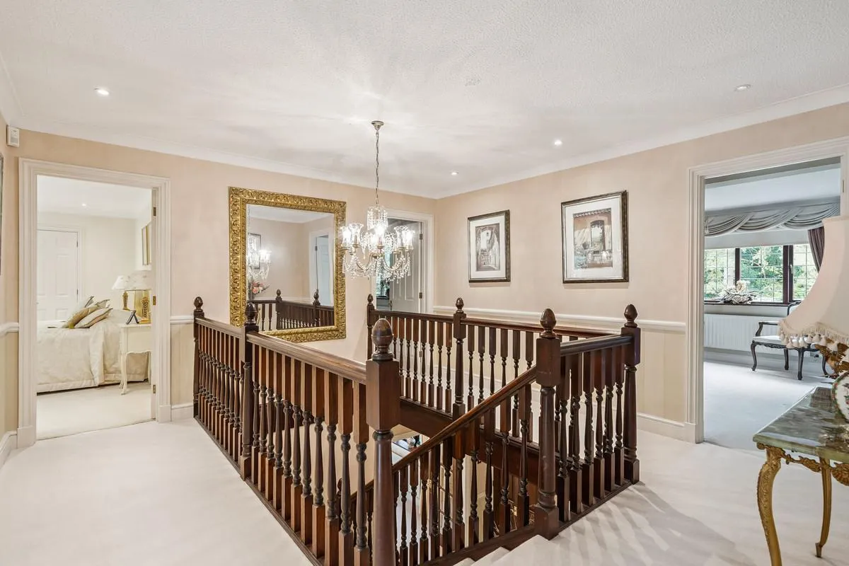 Fairoak Lane, Oxshott, KT22, photo 24