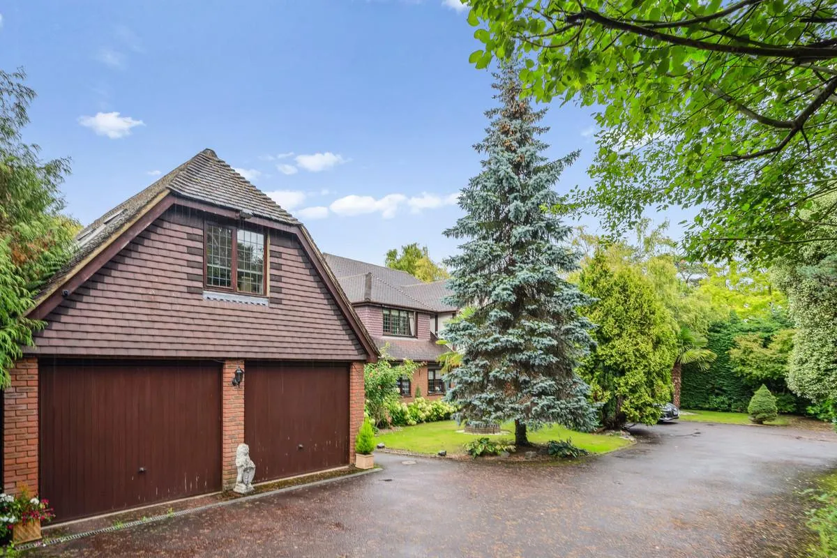 Fairoak Lane, Oxshott, KT22, photo 34