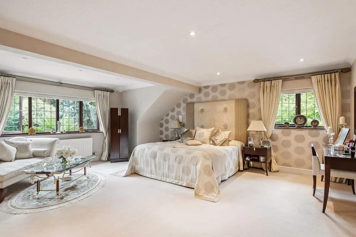 Fairoak Lane, Oxshott, KT22, photo 26