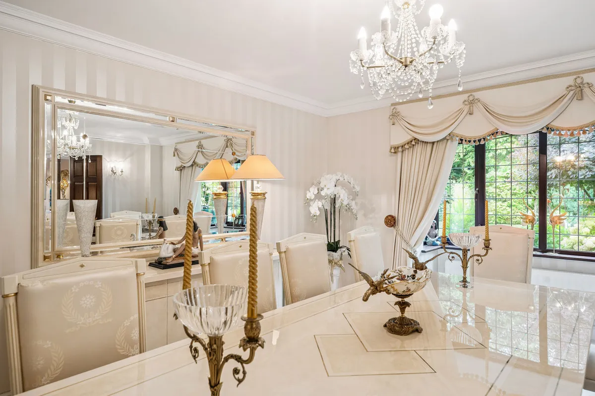 Fairoak Lane, Oxshott, KT22, photo 12