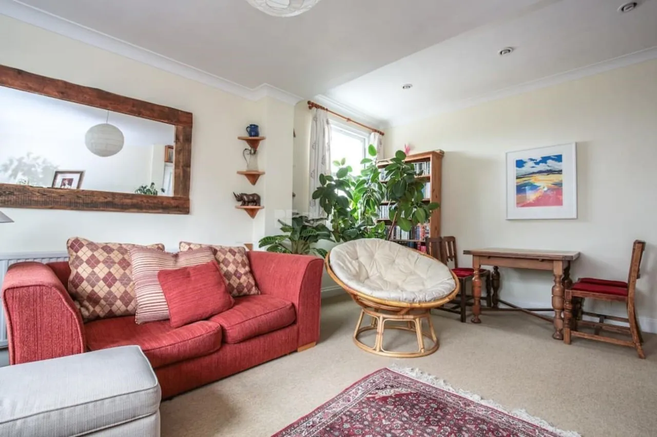 2 bed flat to rent, Ferme Park Road, N8