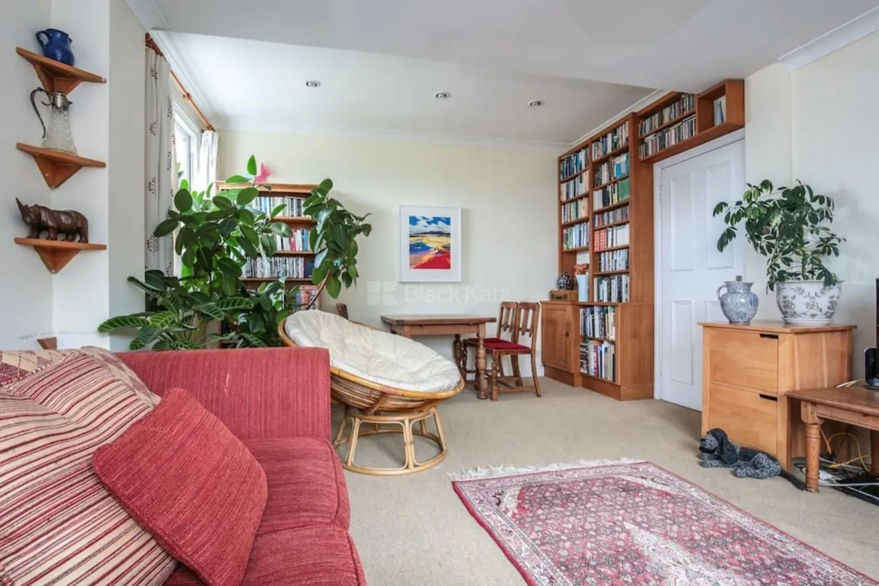 Ferme Park Road, N8, photo 2