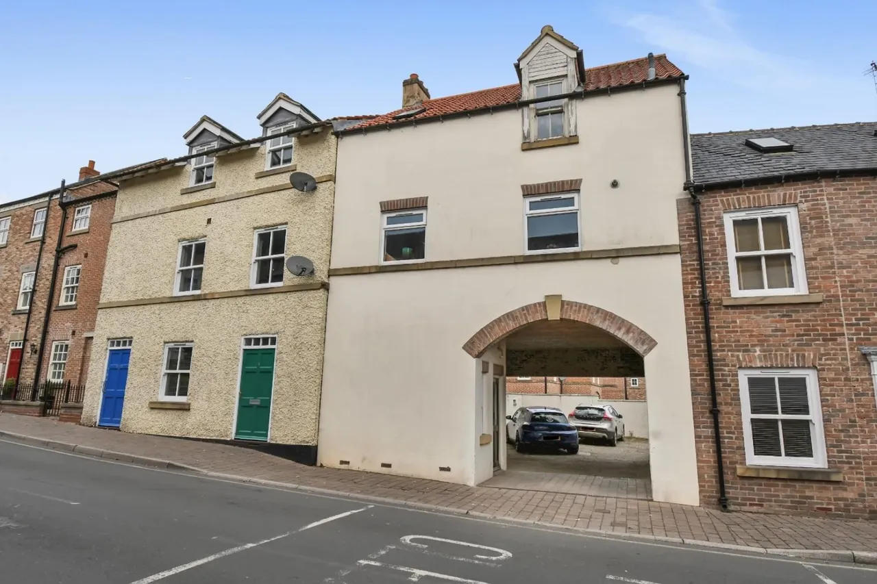 2 bed house for sale — Allhallowgate, Ripon