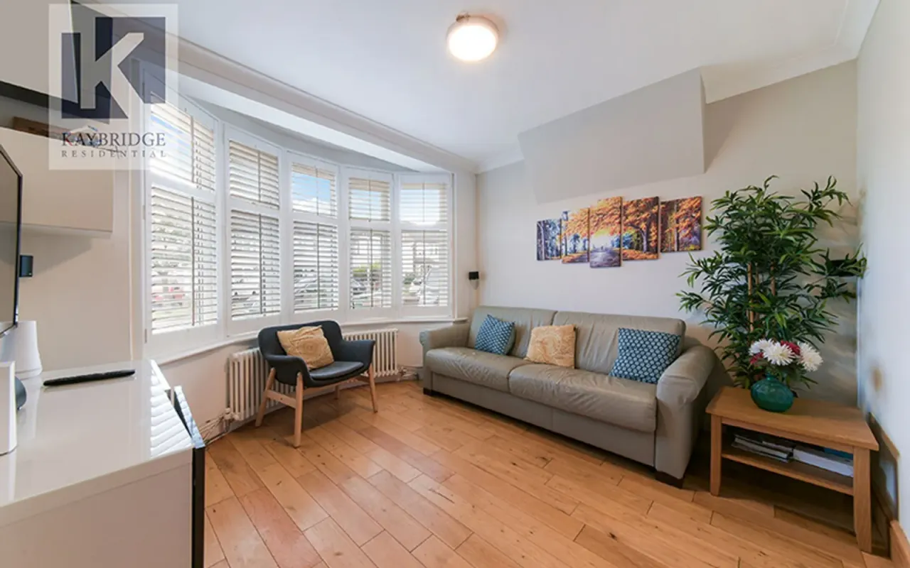 Esher Avenue, Cheam, SM3, photo 2