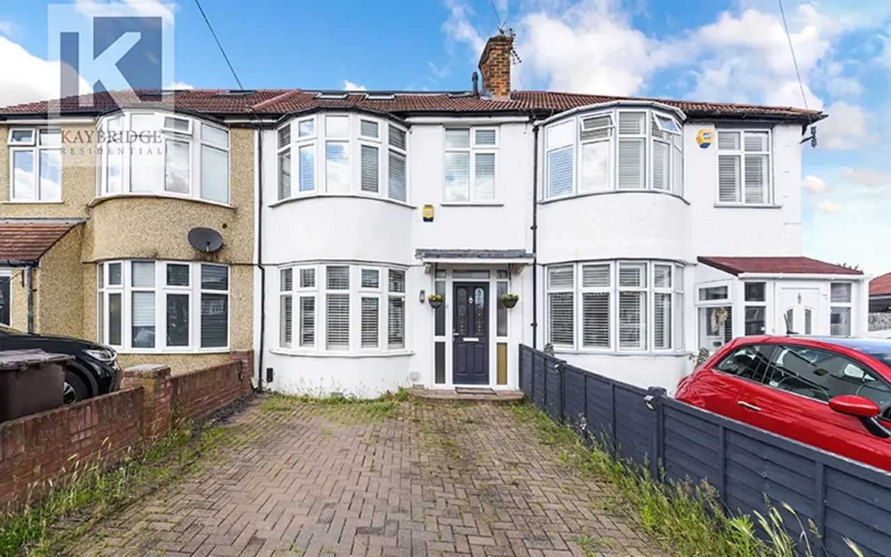 4 bed property for sale — Esher Avenue, Cheam, SM3