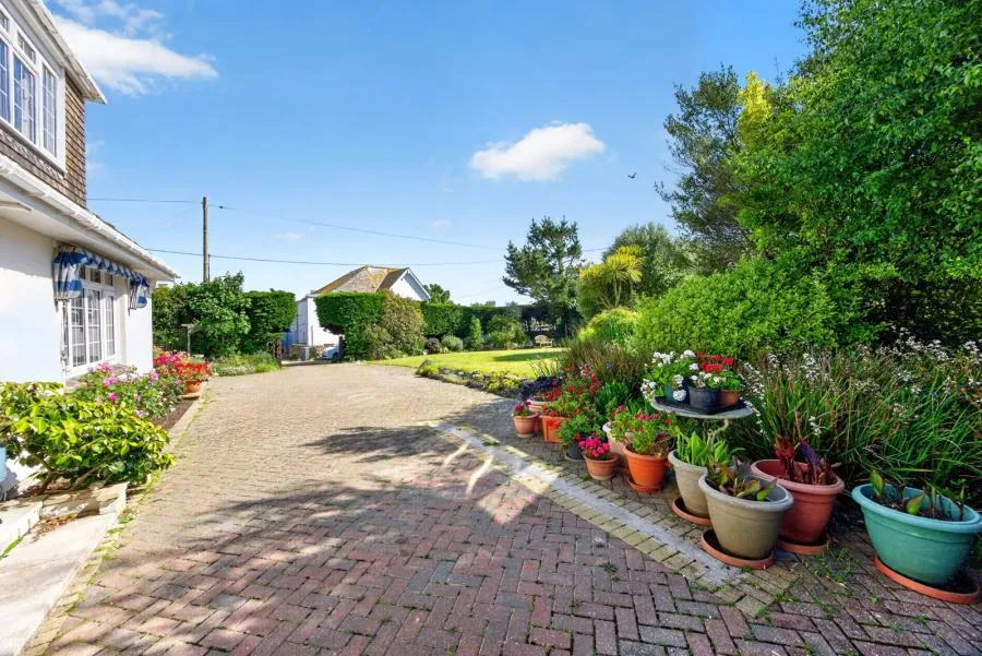 Gate Lane, Freshwater, PO40, photo 10