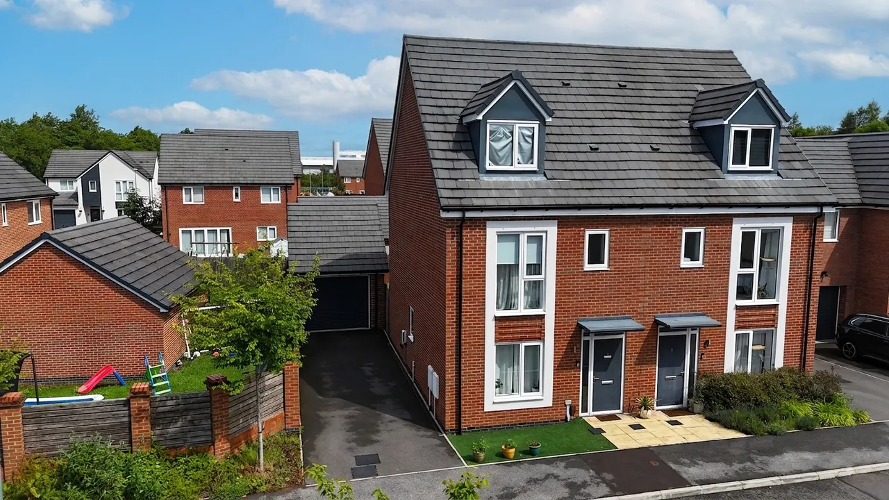 4 bed house for sale, John Bradbury Place, Stoke-On-Trent, ST4