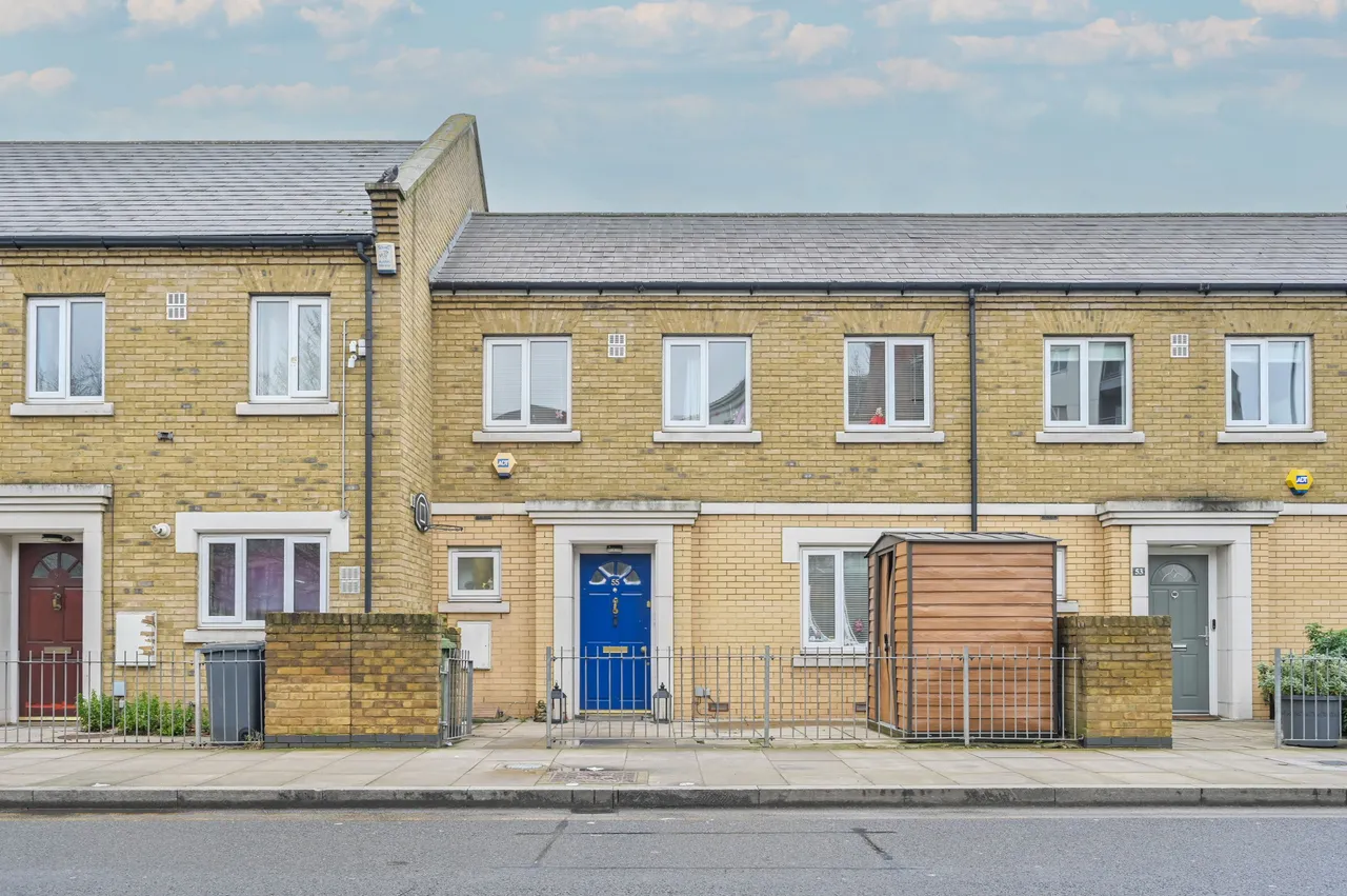 4 bed house to rent — 55 Abbott Road, London