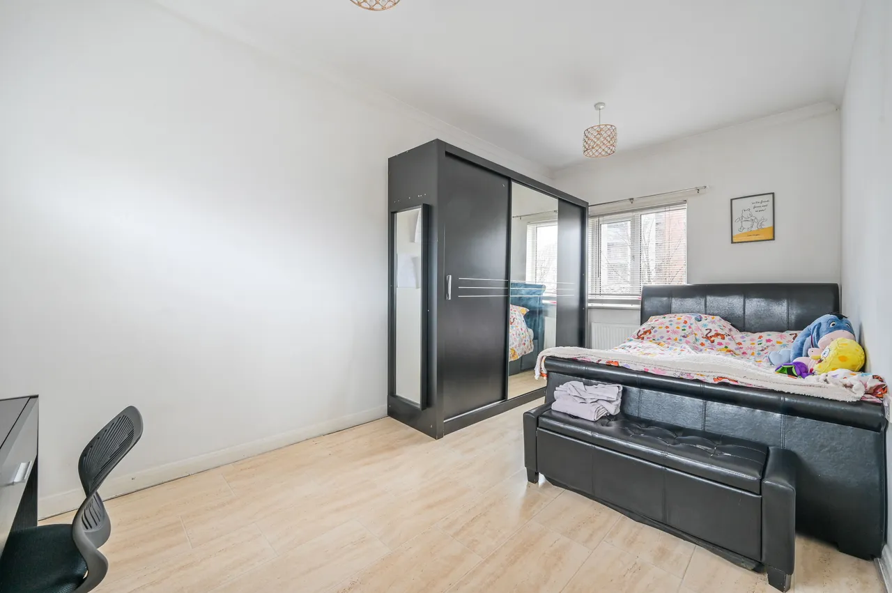 55 Abbott Road, London, photo 8