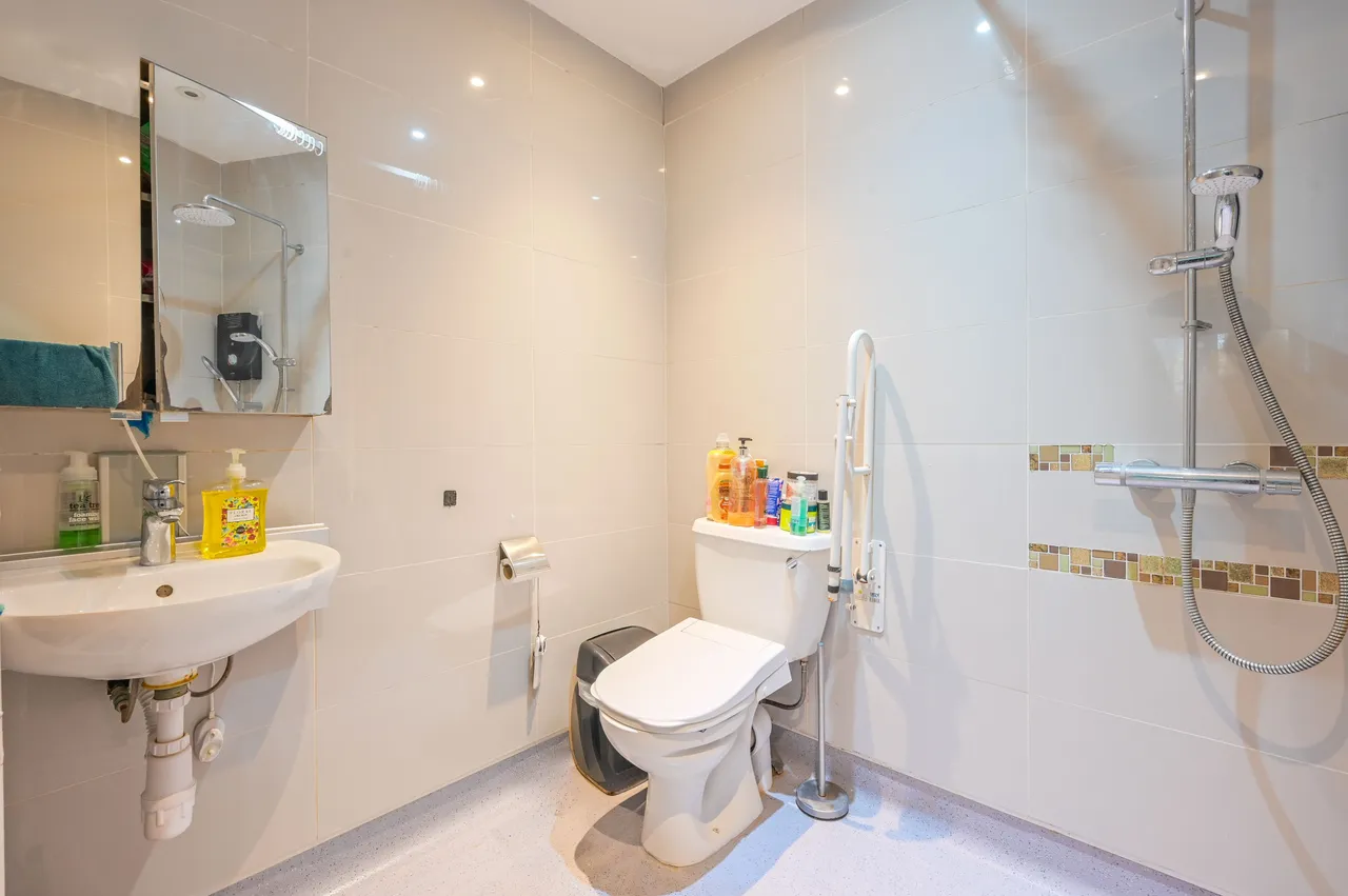 55 Abbott Road, London, photo 11