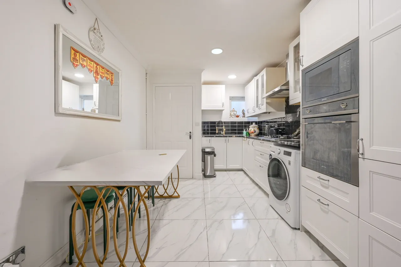 55 Abbott Road, London, photo 3