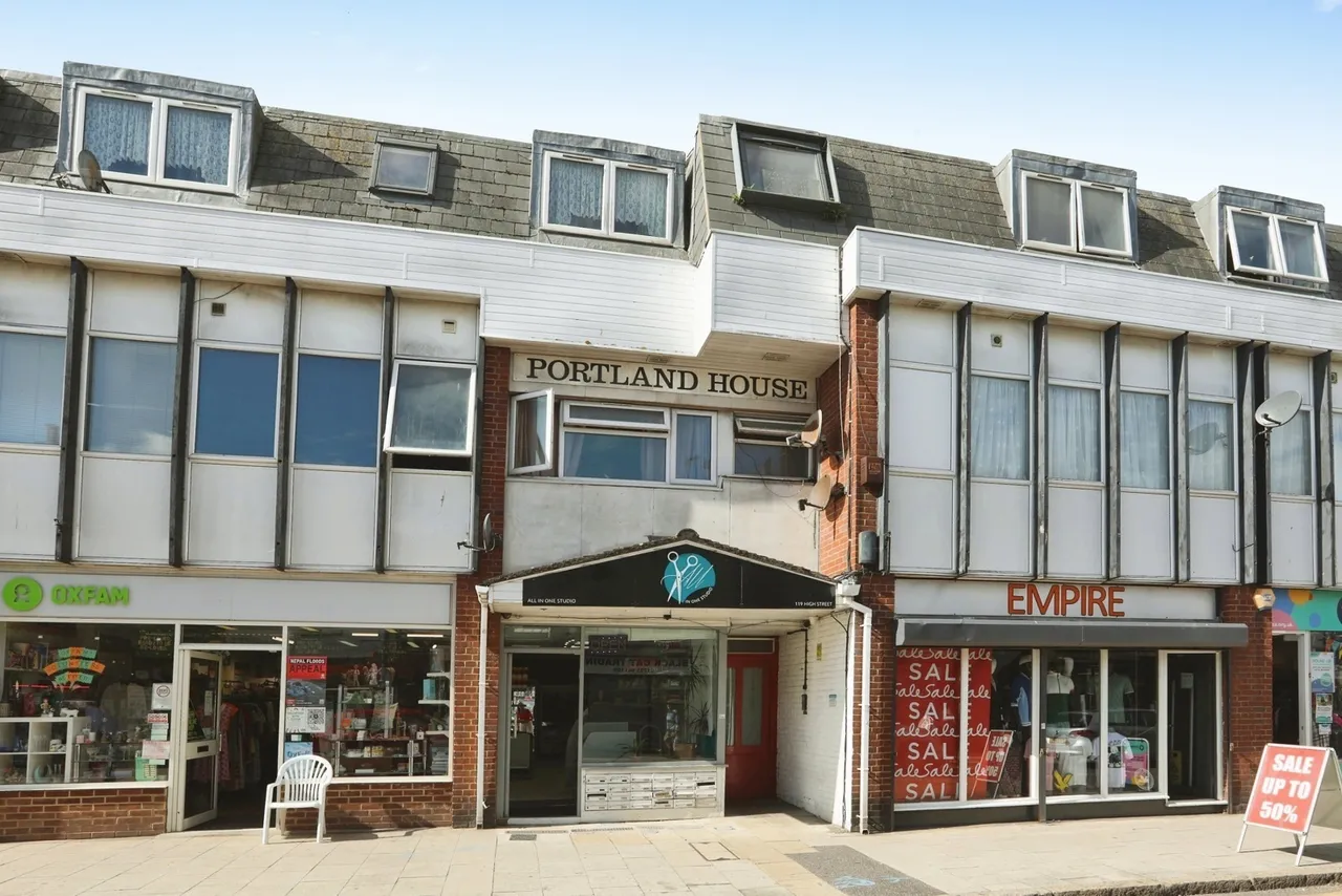 2 bed flat for sale, High Street, Sheerness, ME12