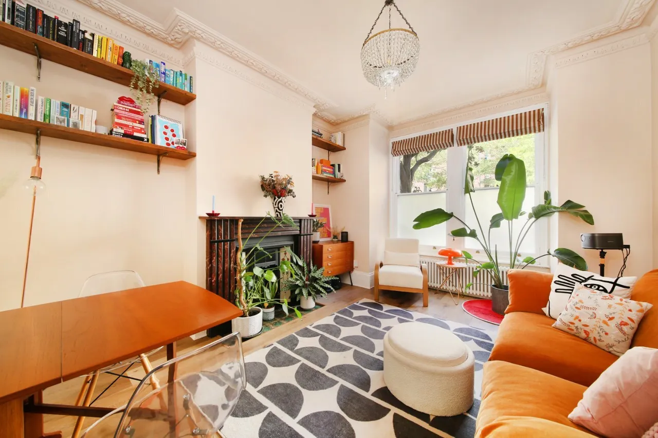 2 bed flat for sale, Comyn Road, Battersea, SW11