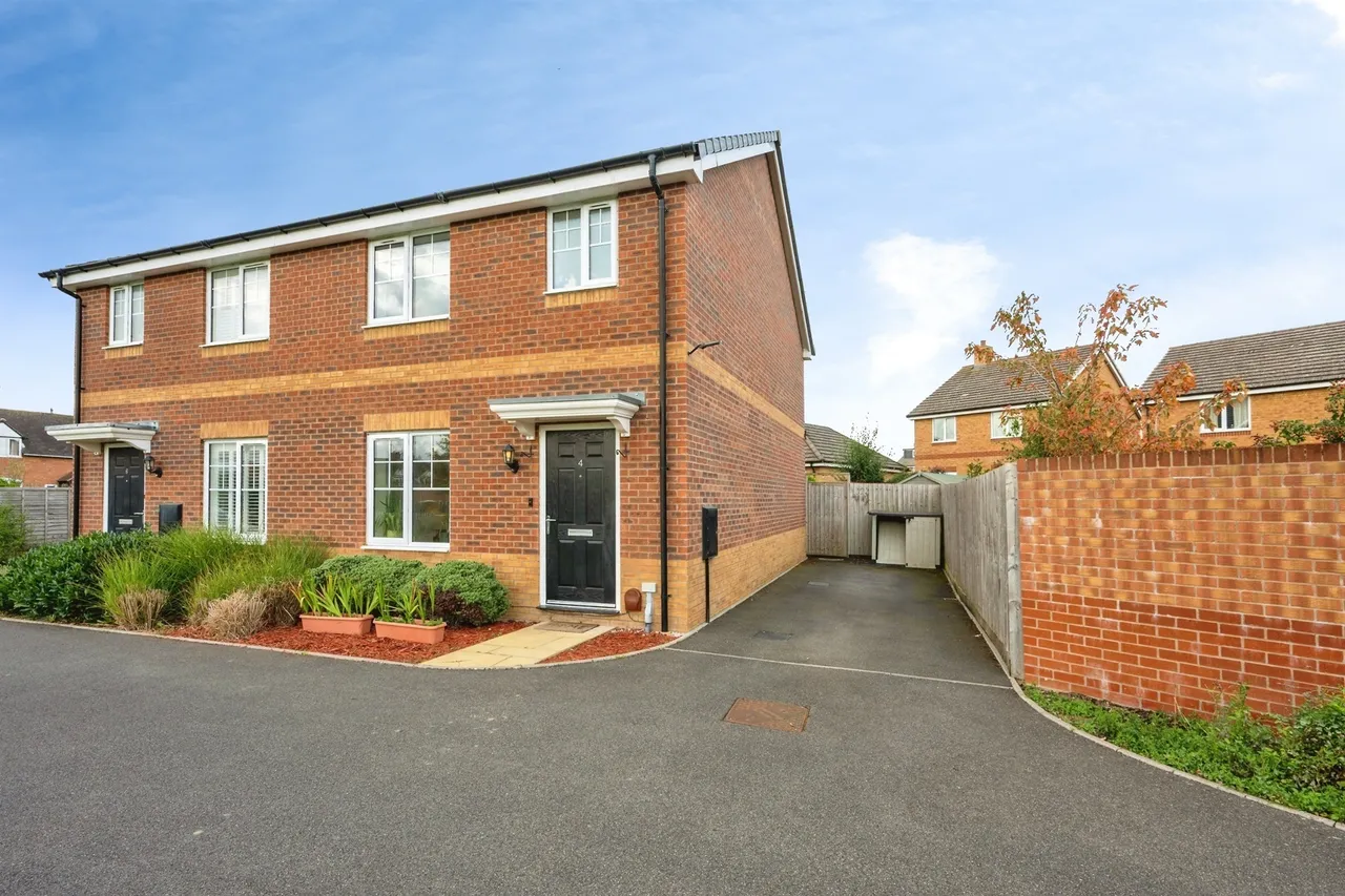 Gorse Fields, Pershore, WR10, photo 2