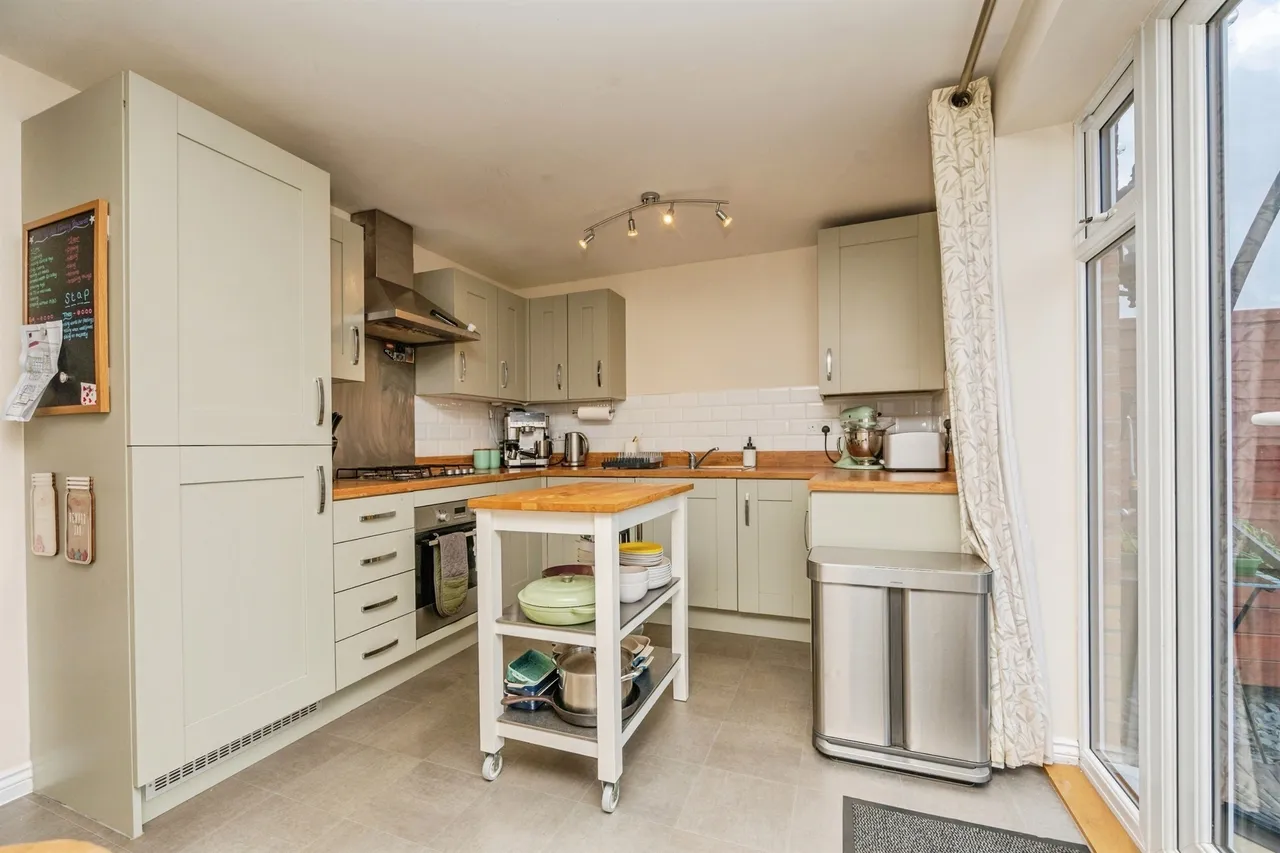 Gorse Fields, Pershore, WR10, photo 5