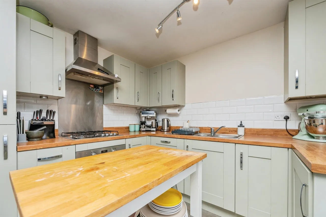 Gorse Fields, Pershore, WR10, photo 6