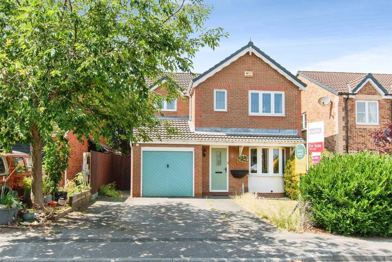4 bed house for sale — Dalefield Way, Normanton
