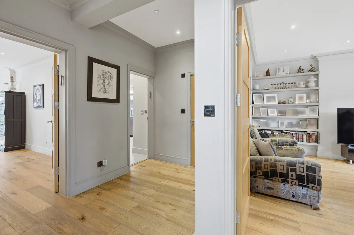 Hendon Lane, London, N3, photo 7