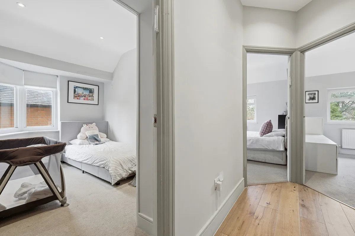 Hendon Lane, London, N3, photo 17