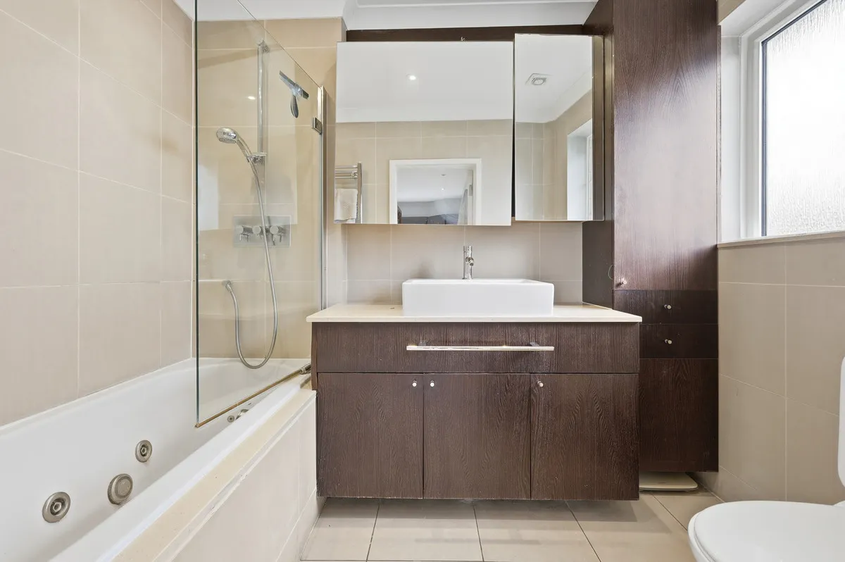 Hendon Lane, London, N3, photo 14