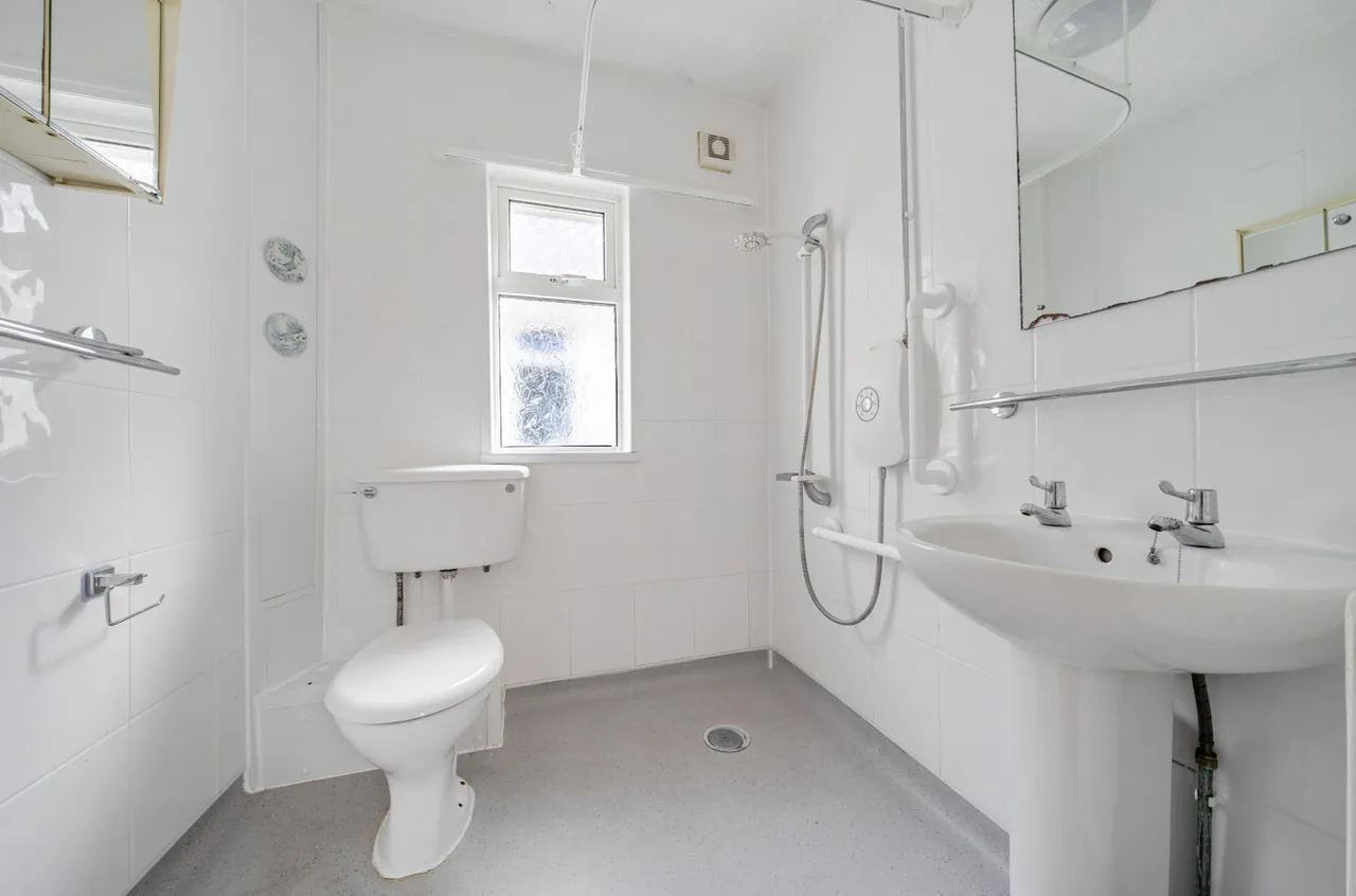 George V Avenue, Lancing, BN15, photo 9