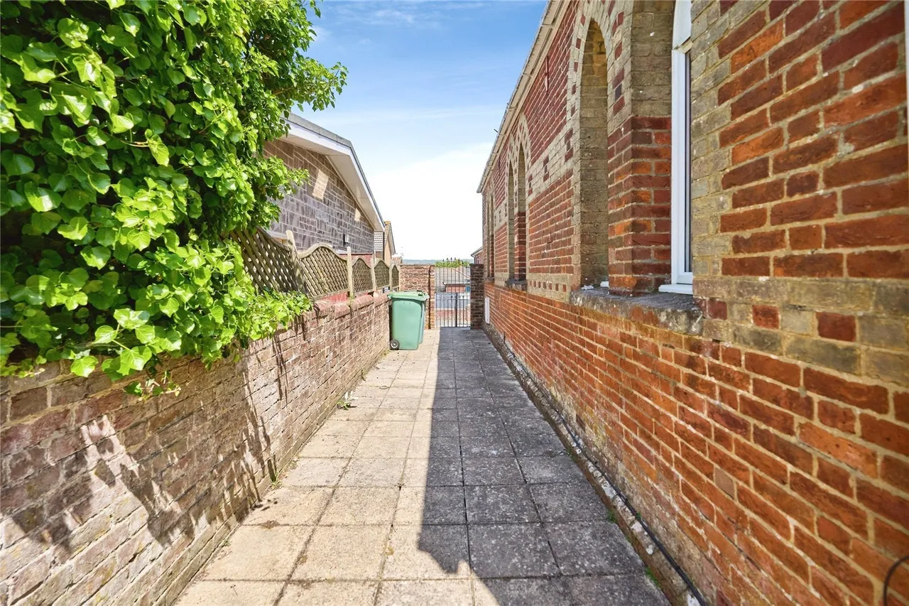Heath Road, Sandown, PO36, photo 14