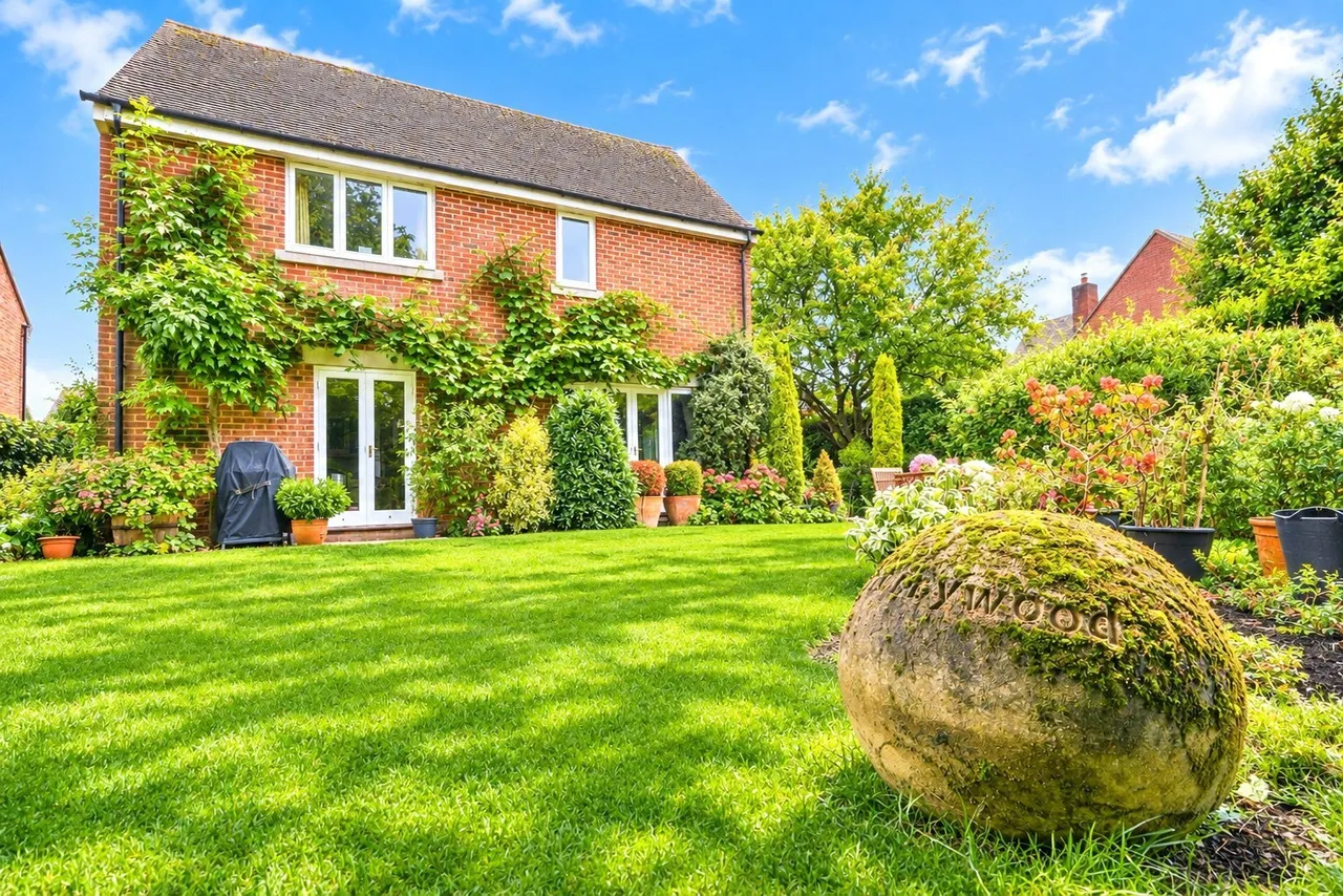 4 bed property for sale, Avro Road, Upper Rissington, GL54