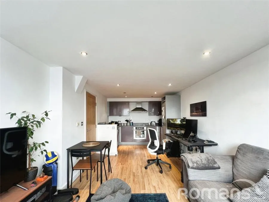 Southwell Park Road, Camberley, GU15, photo 3