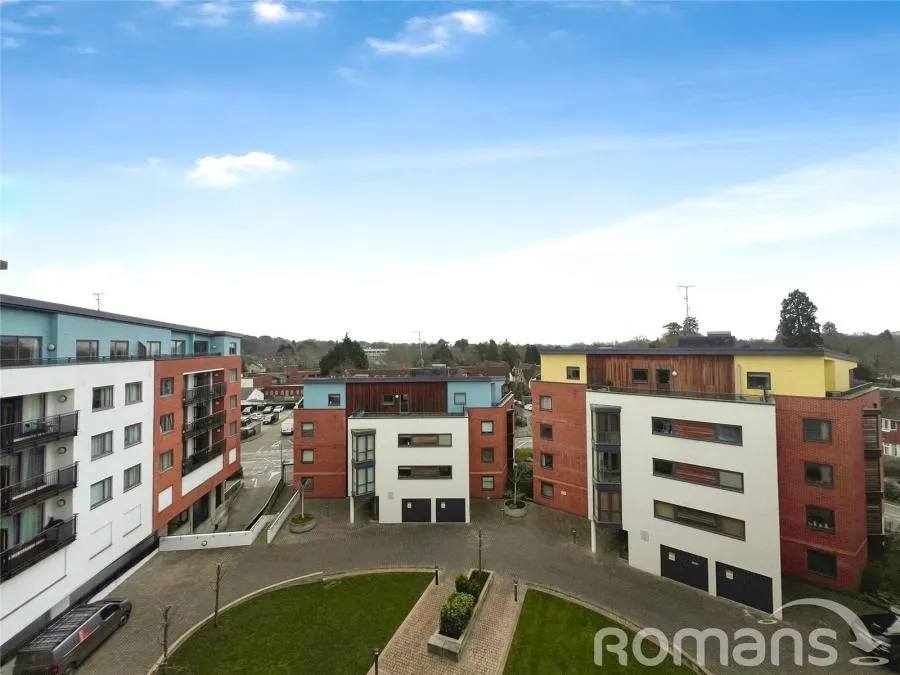 1 bed flat for sale, Southwell Park Road, Camberley, GU15
