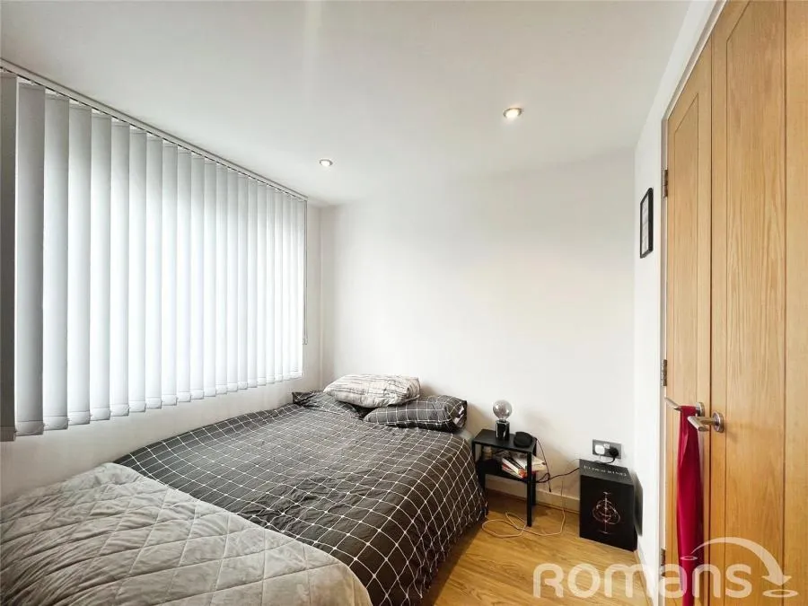 Southwell Park Road, Camberley, GU15, photo 7