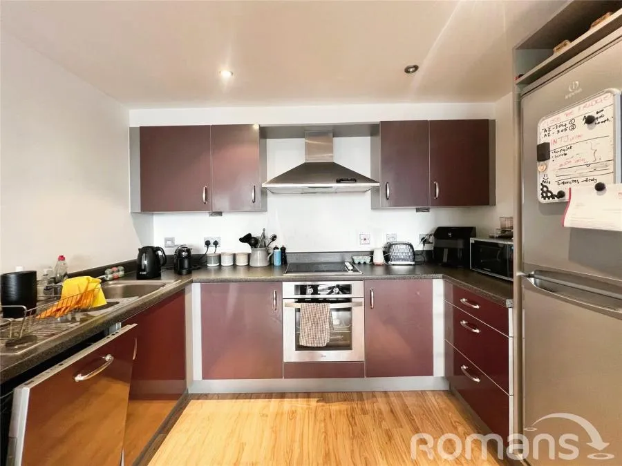 Southwell Park Road, Camberley, GU15, photo 5