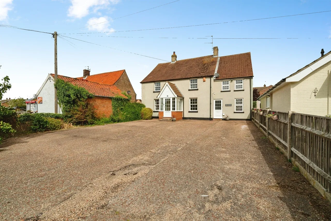 5 bed house for sale — Station Road South, Belton, Great Yarmouth