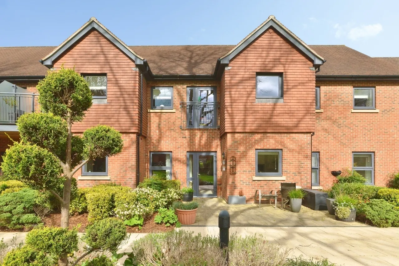 2 bed flat for sale — St. Giles Mews, Stony Stratford, Milton Keynes, Buckinghamshire, MK11
