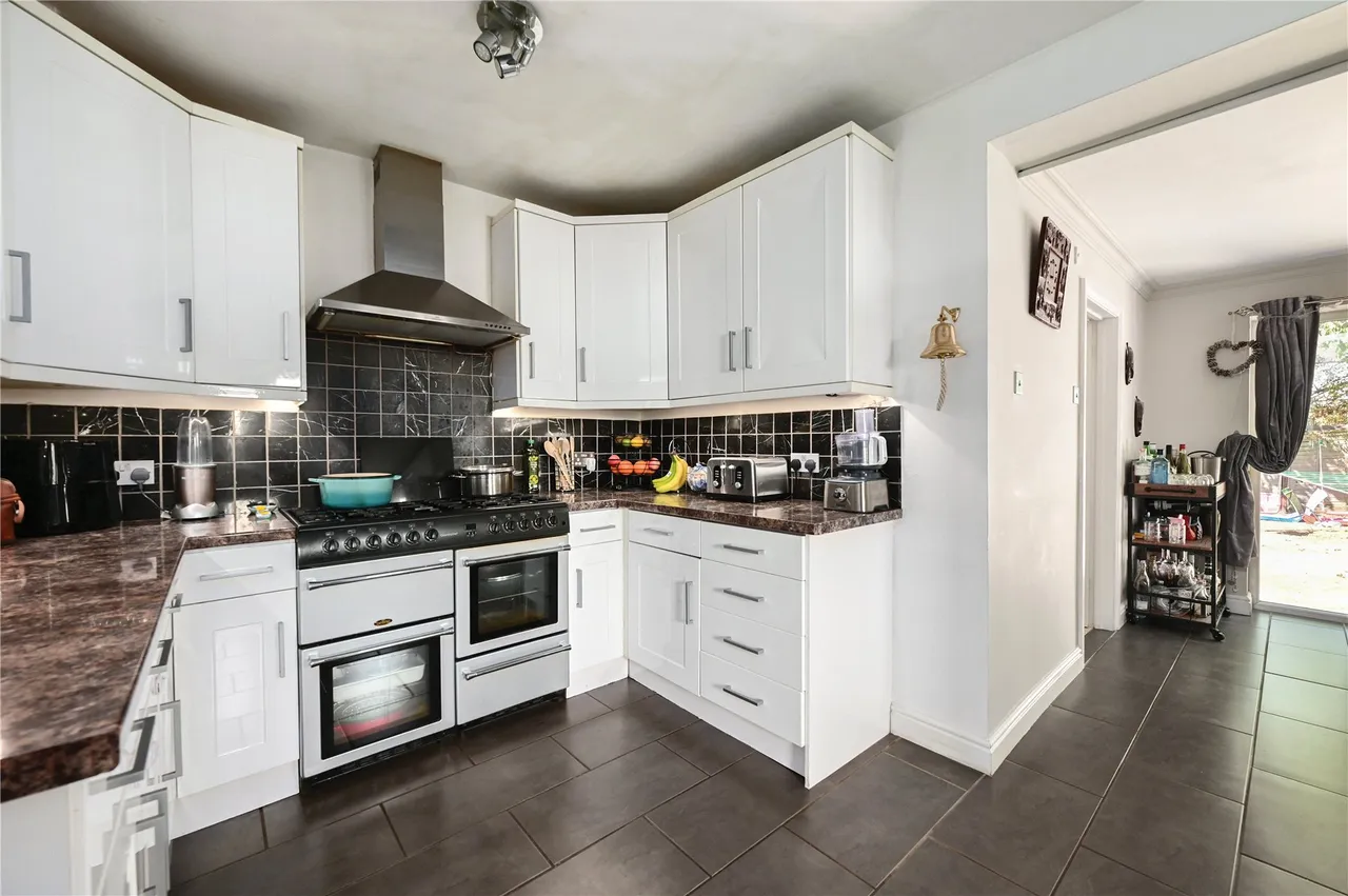 Worple Avenue, Staines, TW18, photo 5