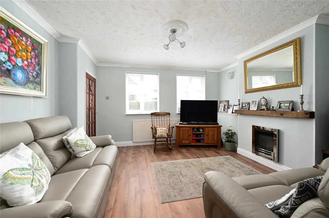 Worple Avenue, Staines, TW18, photo 2