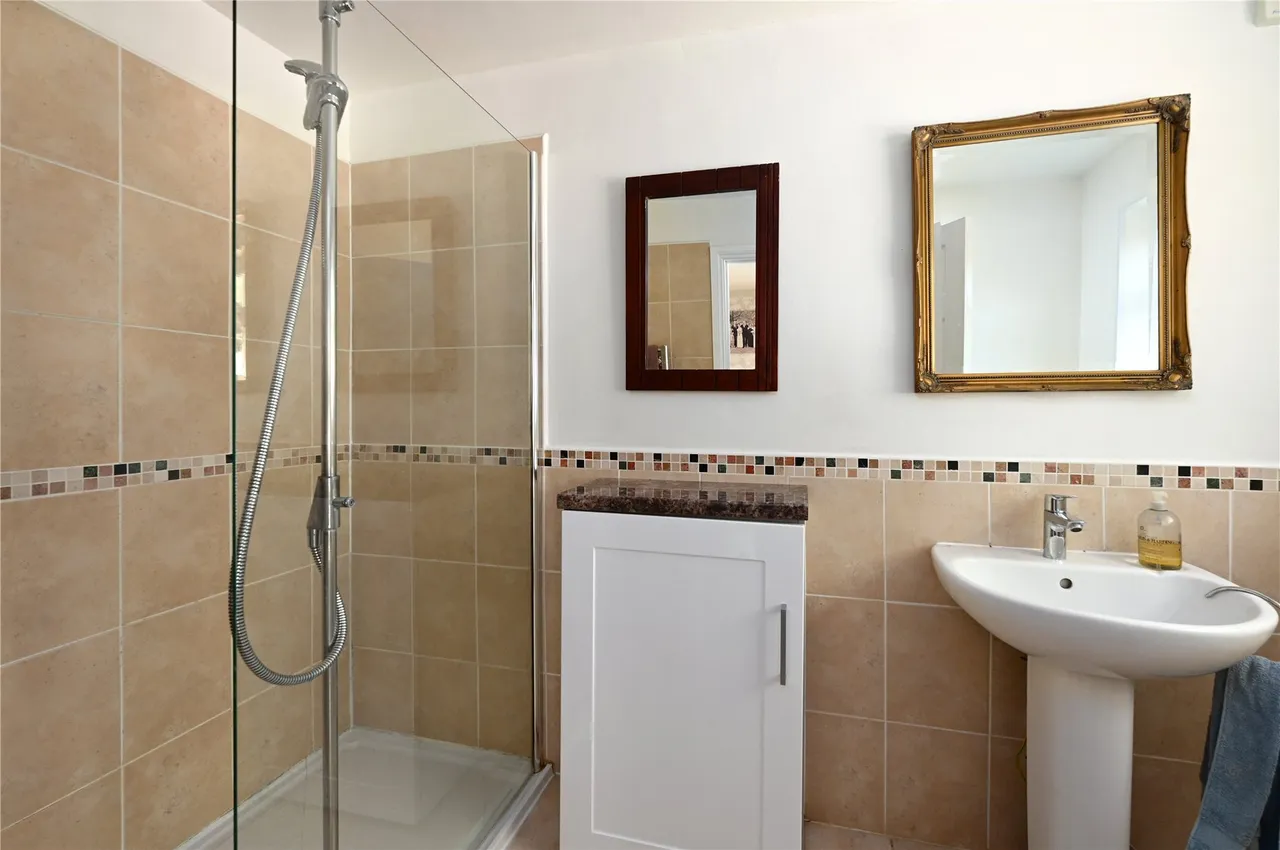 Worple Avenue, Staines, TW18, photo 11