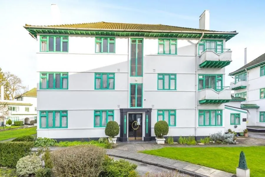 2 bed flat to rent, Elm Park Road, Harrow, HA5