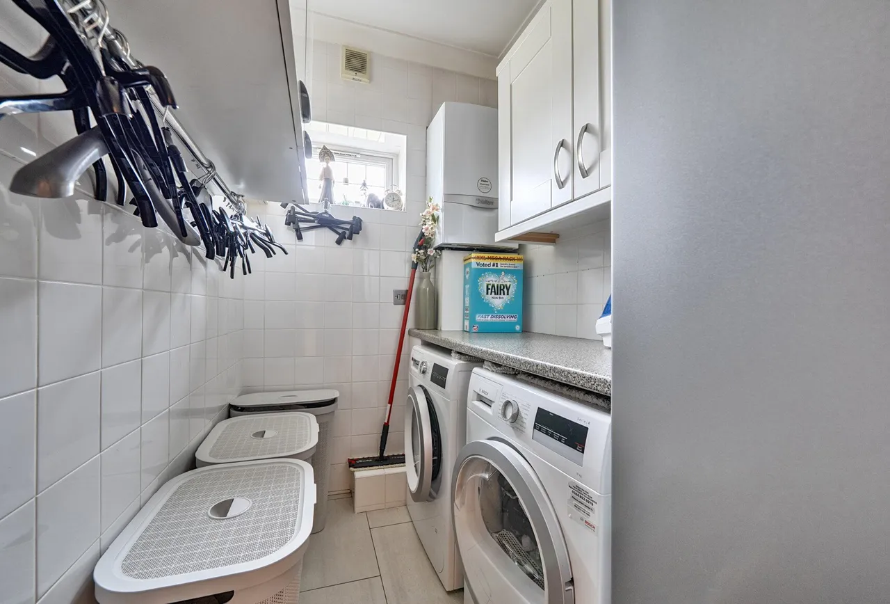 The Drive, Collier Row, RM5 3TS, photo 11