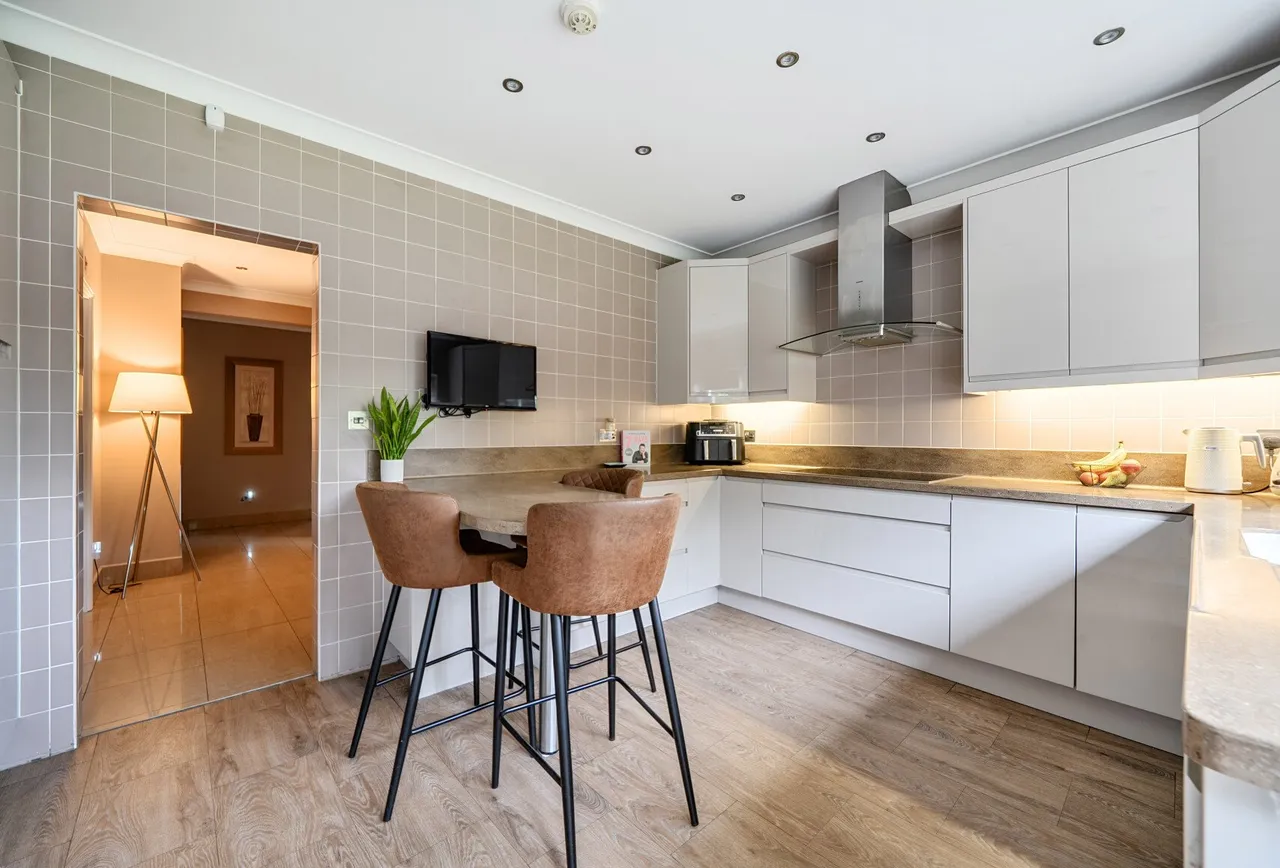 The Drive, Collier Row, RM5 3TS, photo 10