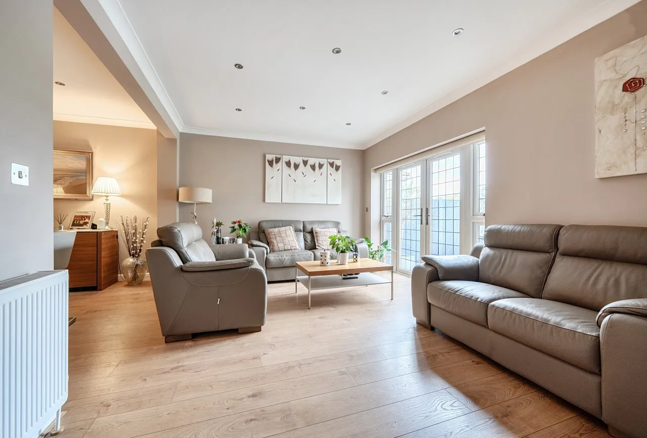 The Drive, Collier Row, RM5 3TS, photo 12