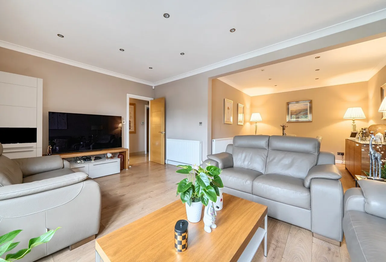 The Drive, Collier Row, RM5 3TS, photo 4