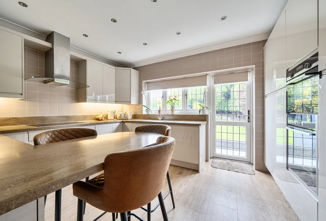The Drive, Collier Row, RM5 3TS, photo 2